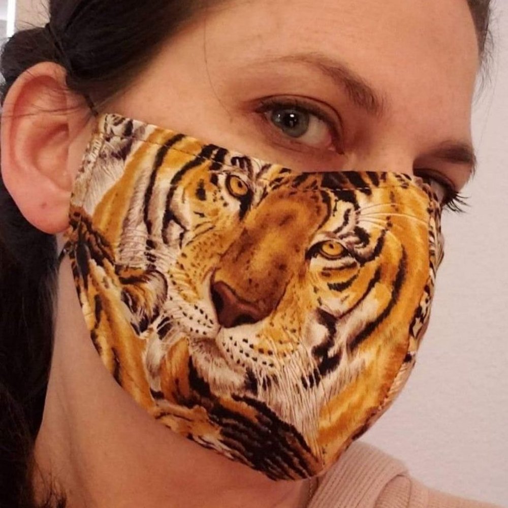 New FACE MASK Japanese 'Lessons' Print Covering M - Picture 7 of 7